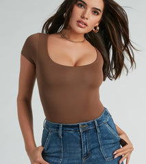 Smooth Silhouette Scoop Neck Short Sleeve Bodysuit